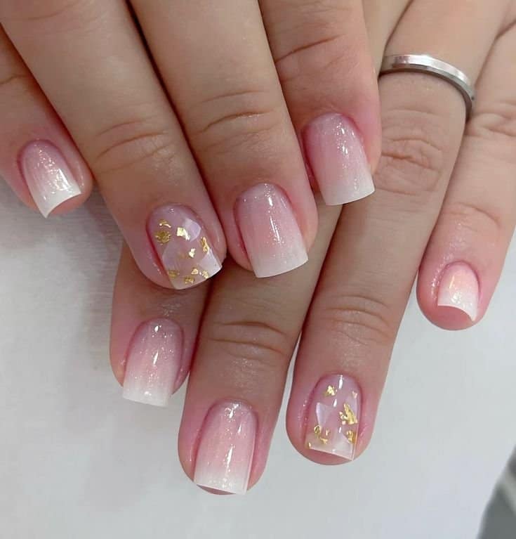 Unhas de Gel Curtas Delicadas